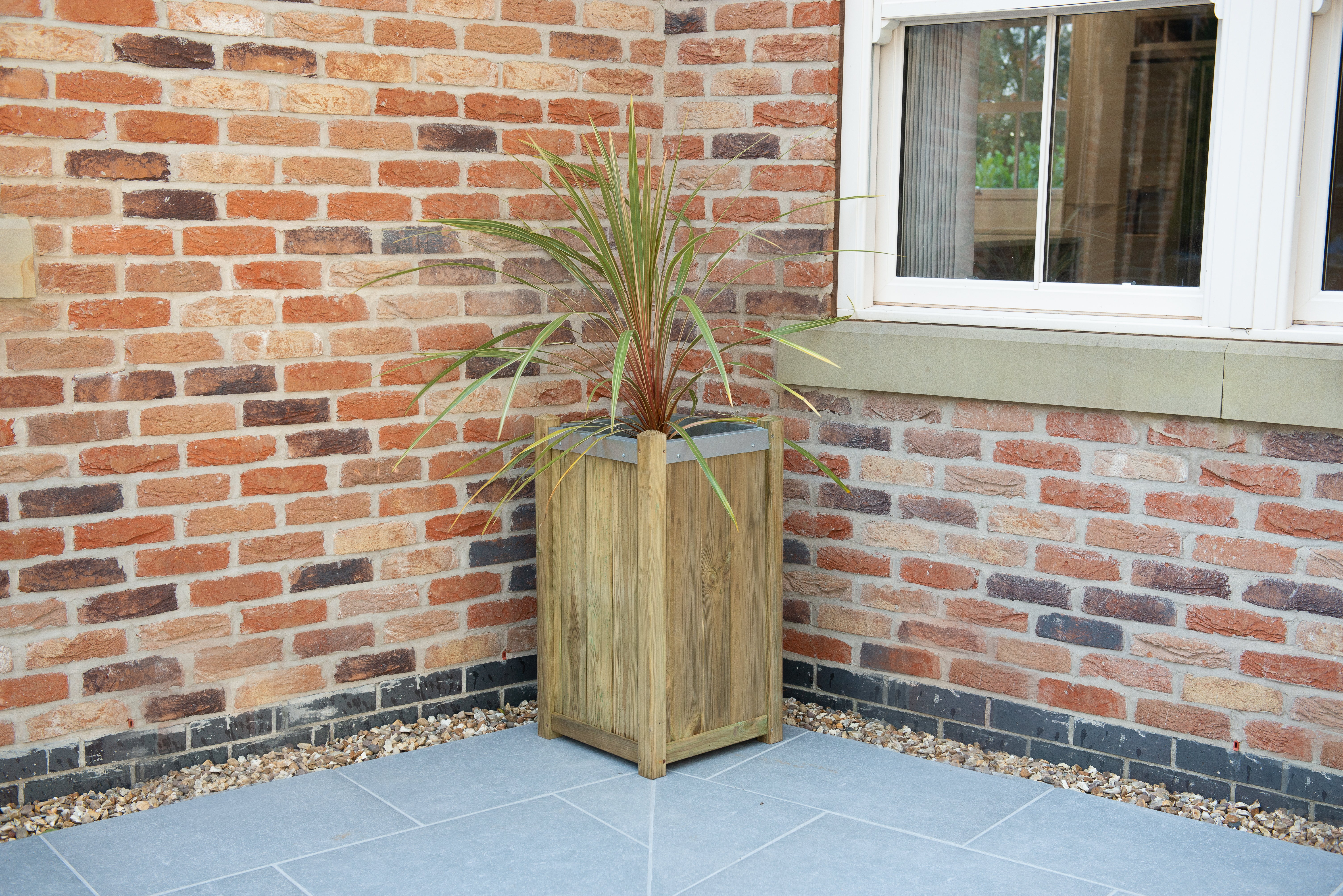 Slender planter small