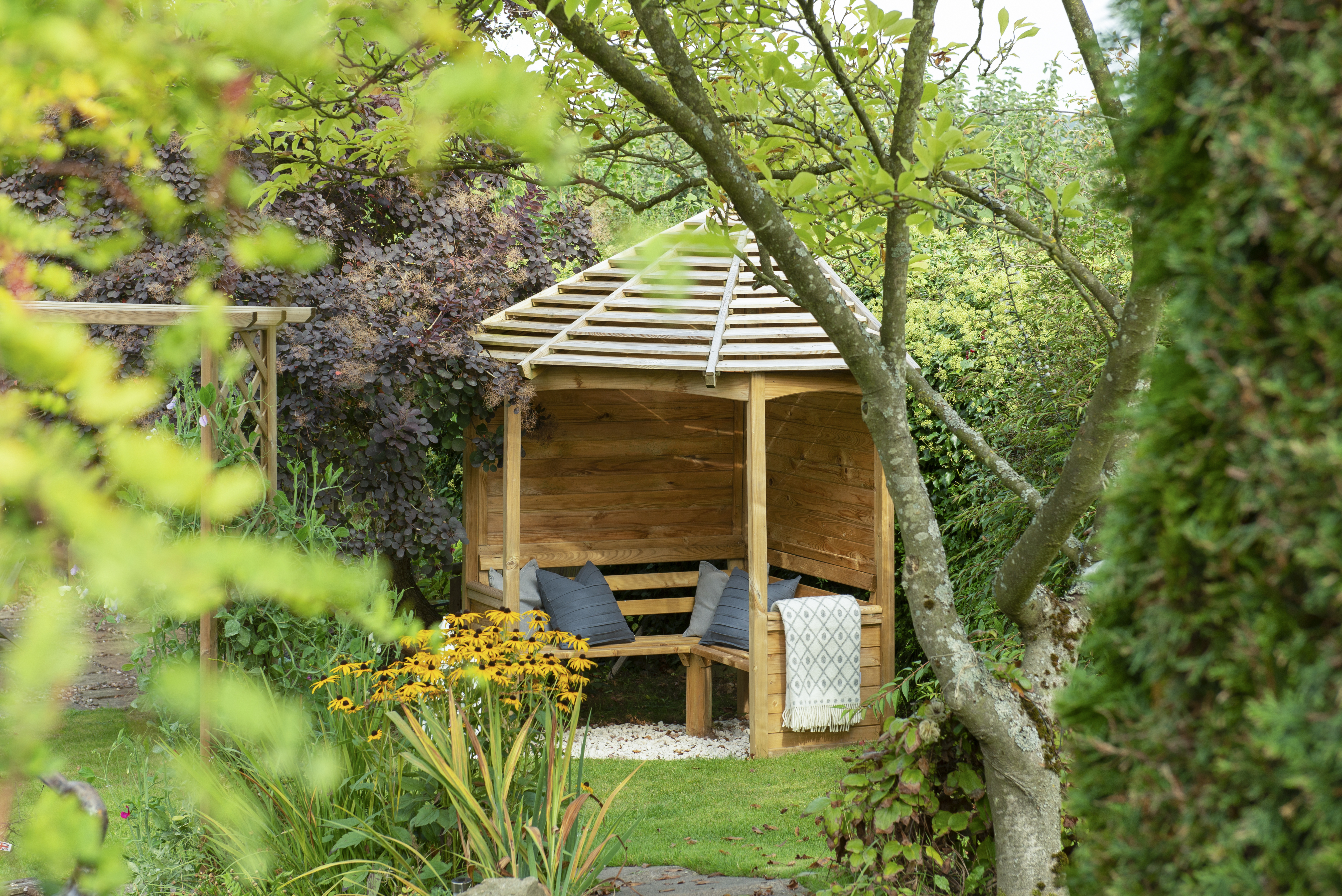 Venetian Corner Arbour outdoor