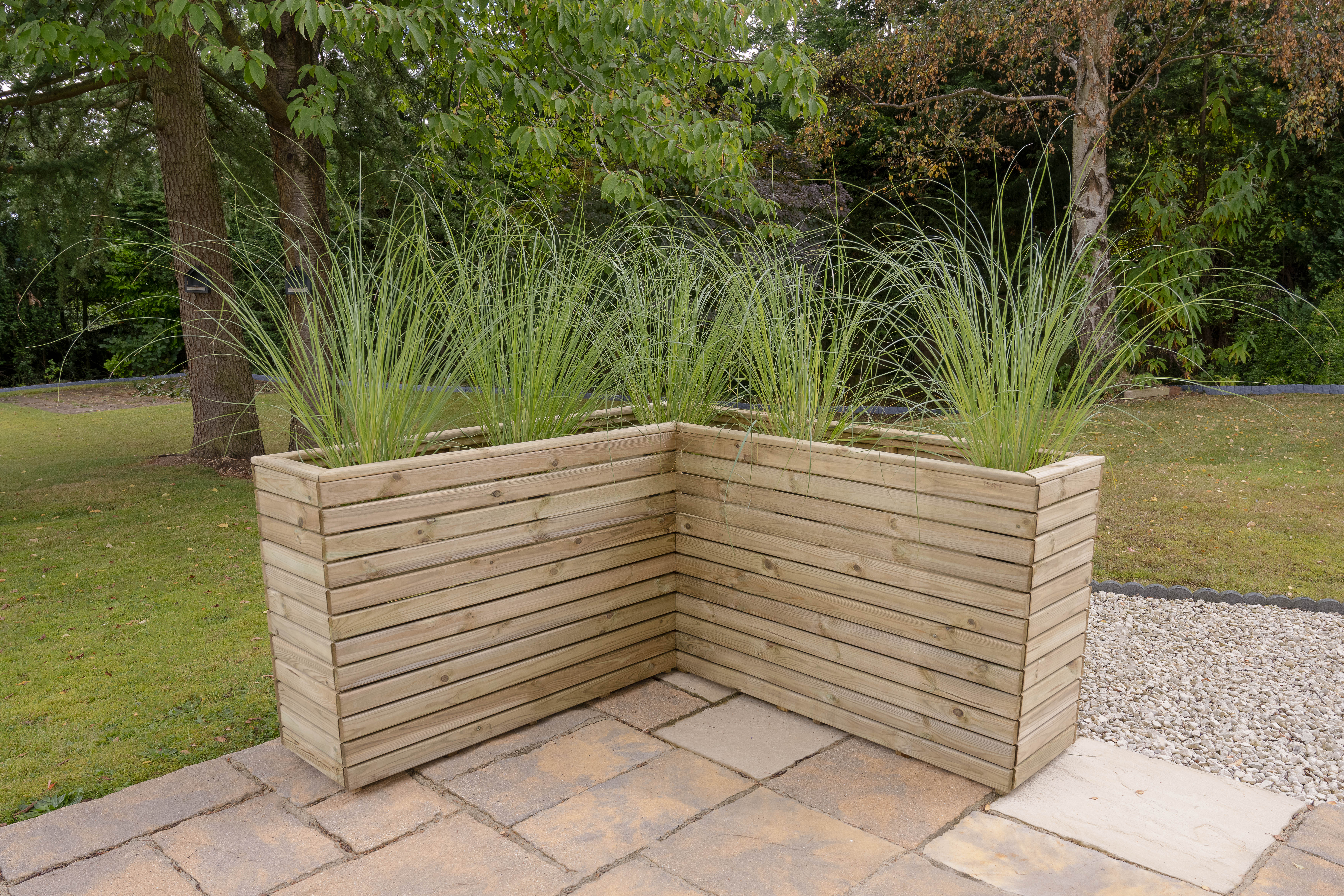 Linear corner planter 